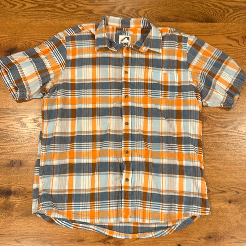Mountain Khaki men’s short sleeve button down Large